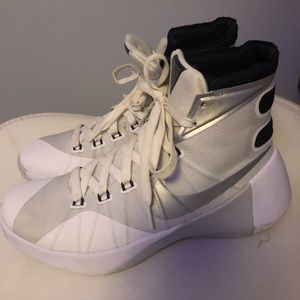 Nike hyperdunk basketball shoes